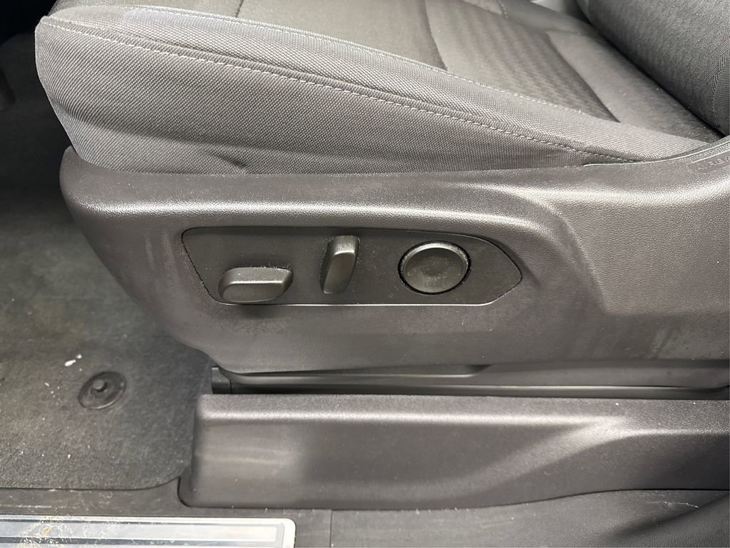 Used 2024 Chevrolet Silverado 1500 LT image 38