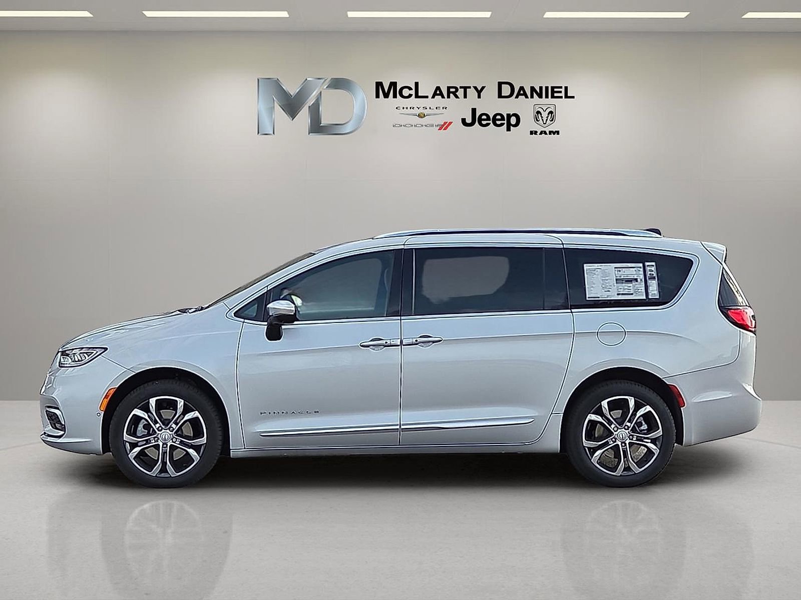 New 2026 Chrysler Pacifica Pinnacle w/ Trailer Tow Group AWD/4WD image 3