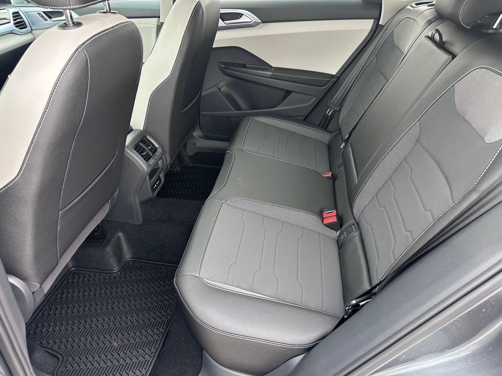 New 2026 Volkswagen Taos SE image 12