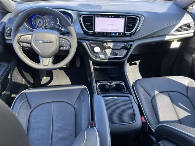 Used 2026 Chrysler Pacifica Limited w/ S Appearance Package FWD image 11