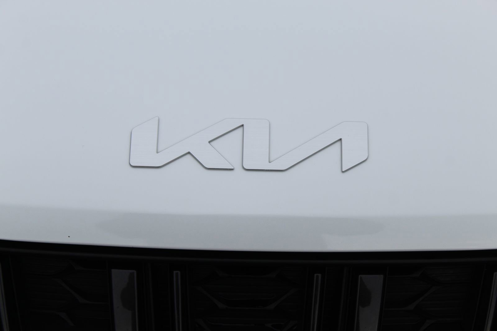 Used 2024 Kia Carnival EX image 11