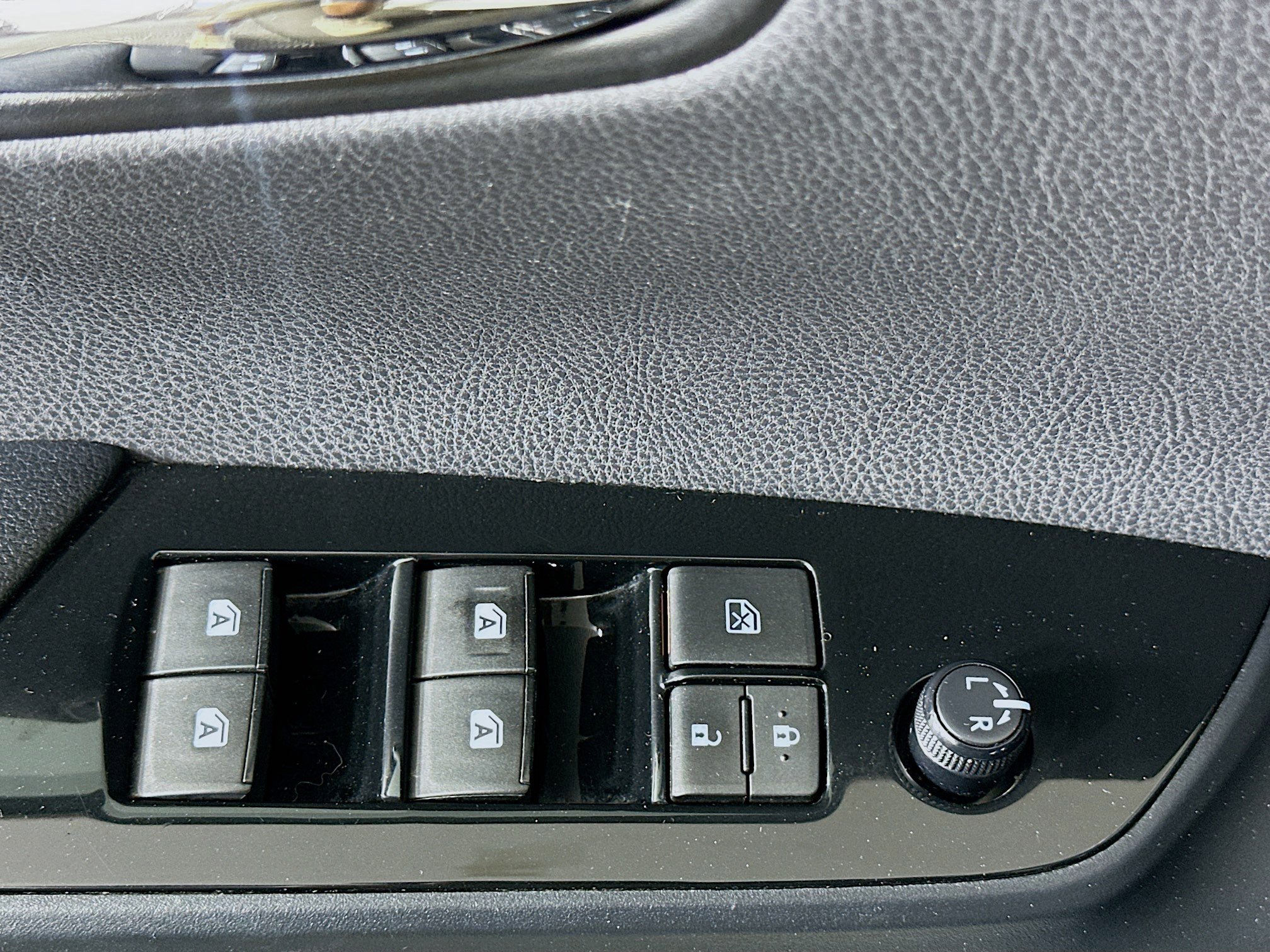 Used 2017 Toyota Prius Four w/ Premium Convenience Package FWD image 15