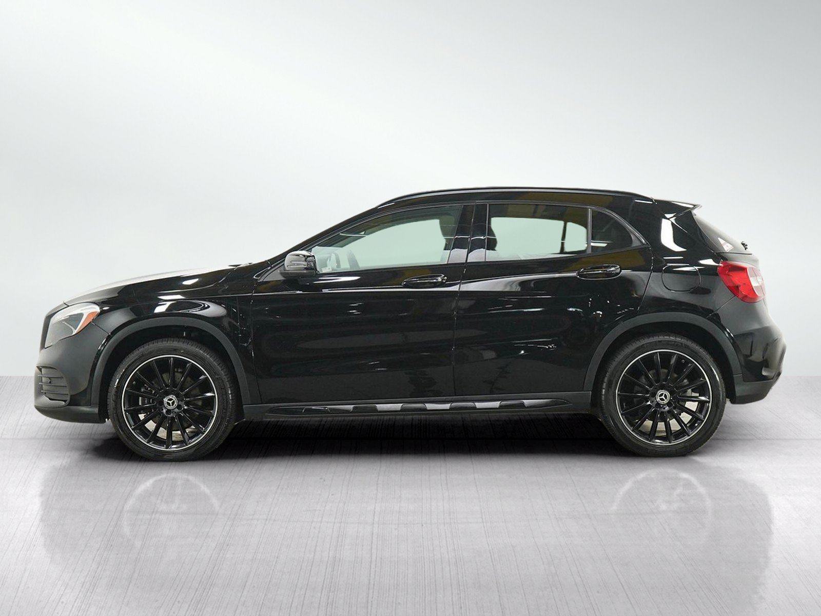 Used 2018 Mercedes-Benz GLA 250 4MATIC image 2