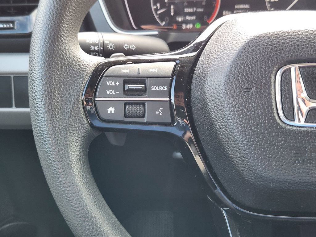 Used 2023 Honda Pilot LX image 17