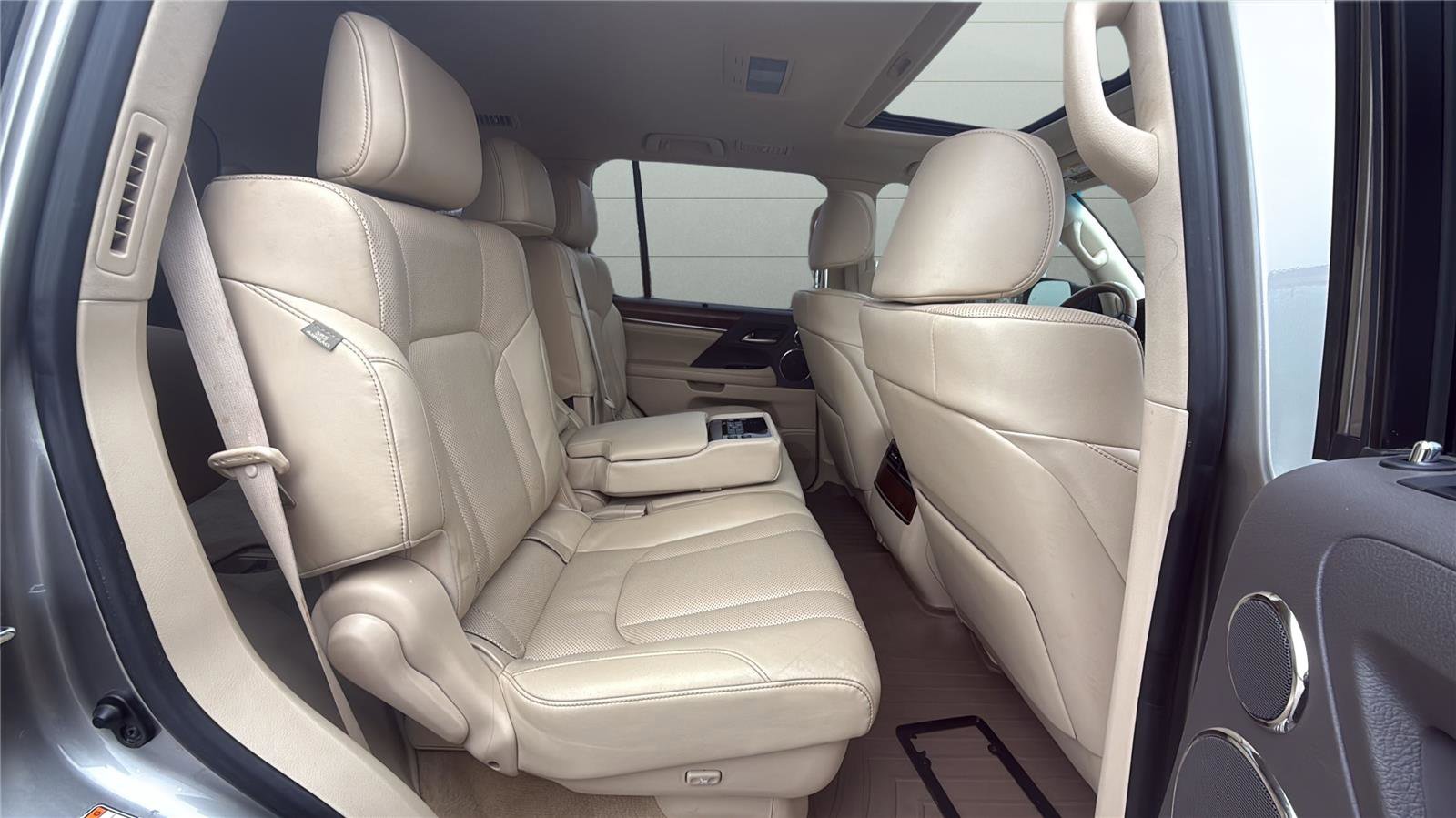 Used 2016 Lexus LX 570 4WD image 24