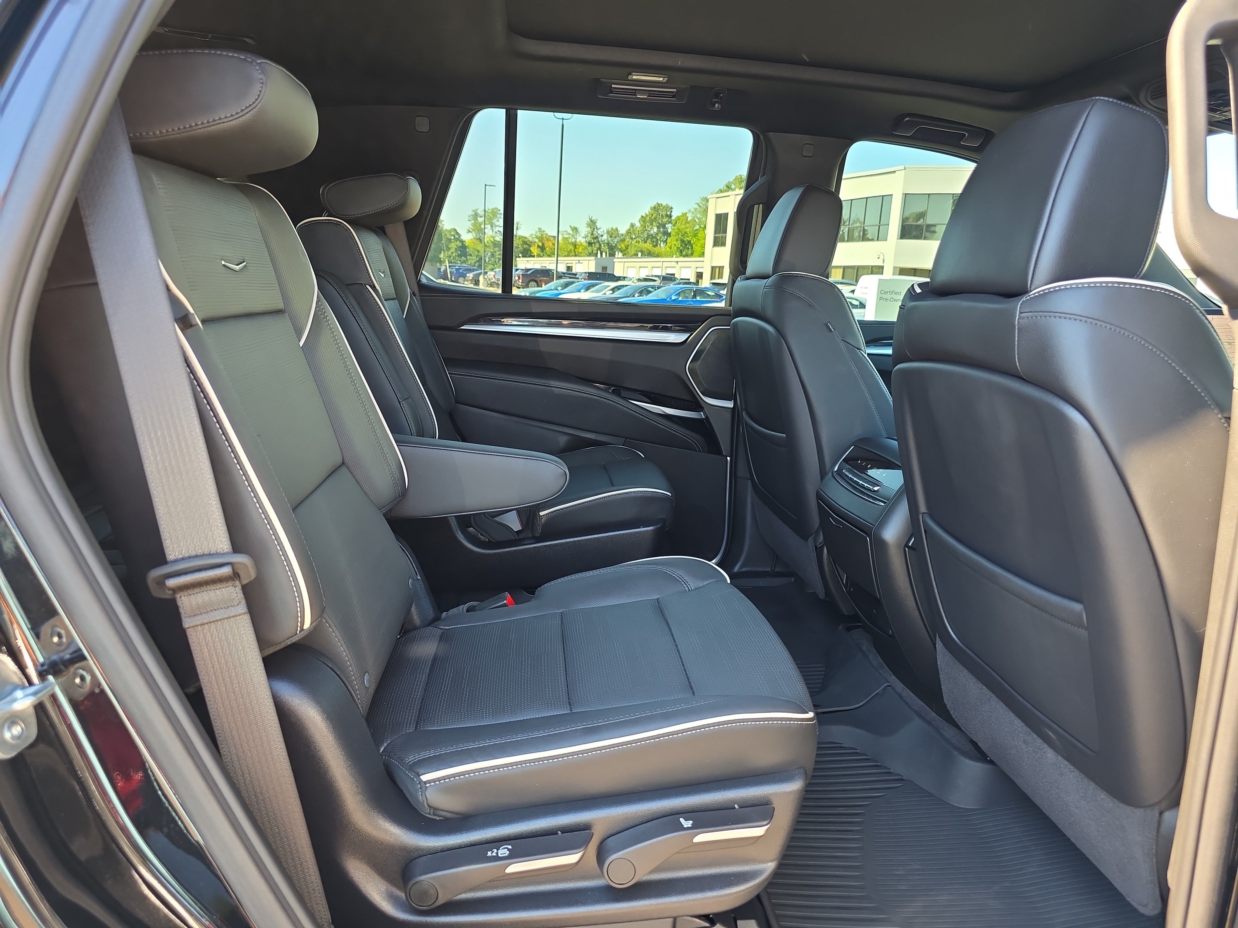 Used 2025 Cadillac Escalade Sport w/ Touring Package AWD/4WD image 15