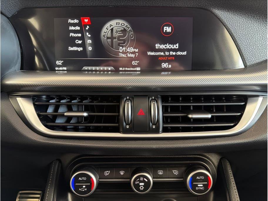 Used 2018 Alfa Romeo Stelvio Sport w/ Quick Order Package 22J Sport AWD/4WD image 19