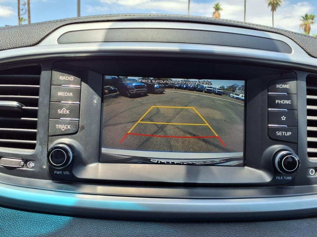 Used 2020 Kia Sorento LX image 12