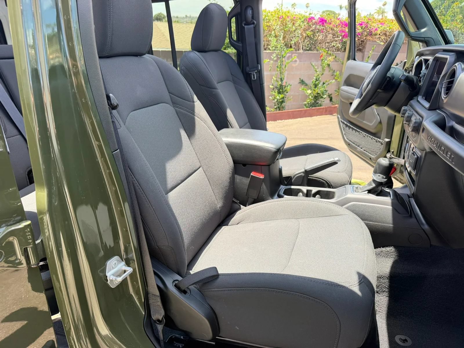 Used 2023 Jeep Wrangler Unlimited w/ Sun & Screen Package AWD/4WD image 24