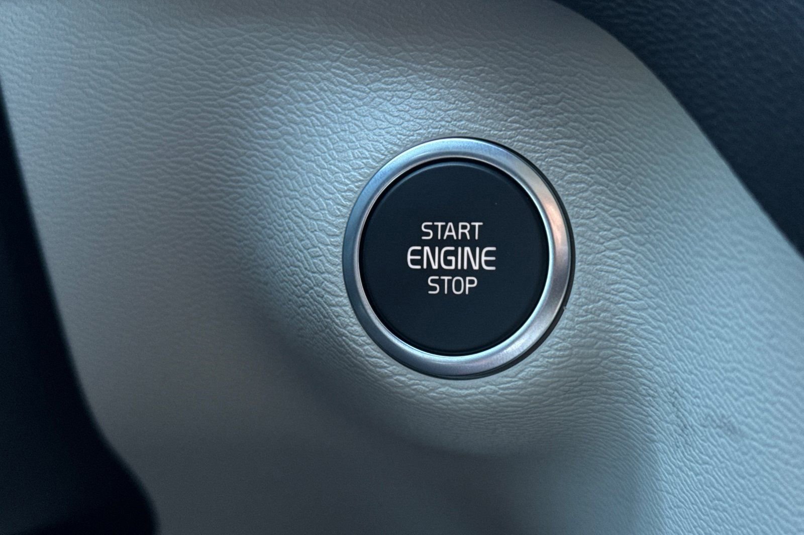 New 2026 Volvo XC40 B5 Plus w/ Protection Package Premier image 20