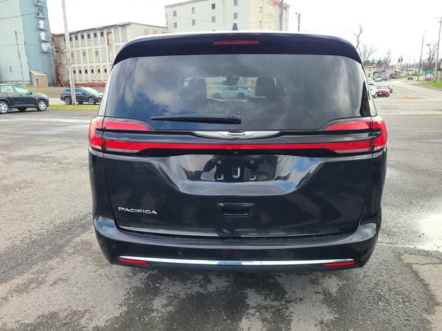 Used 2022 Chrysler Pacifica Touring-L FWD image 8