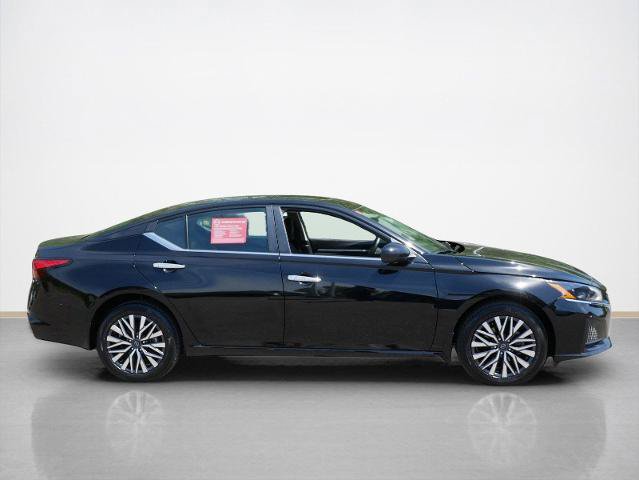 Certified 2023 Nissan Altima 2.5 SV w/ SV Premium Package AWD/4WD image 2