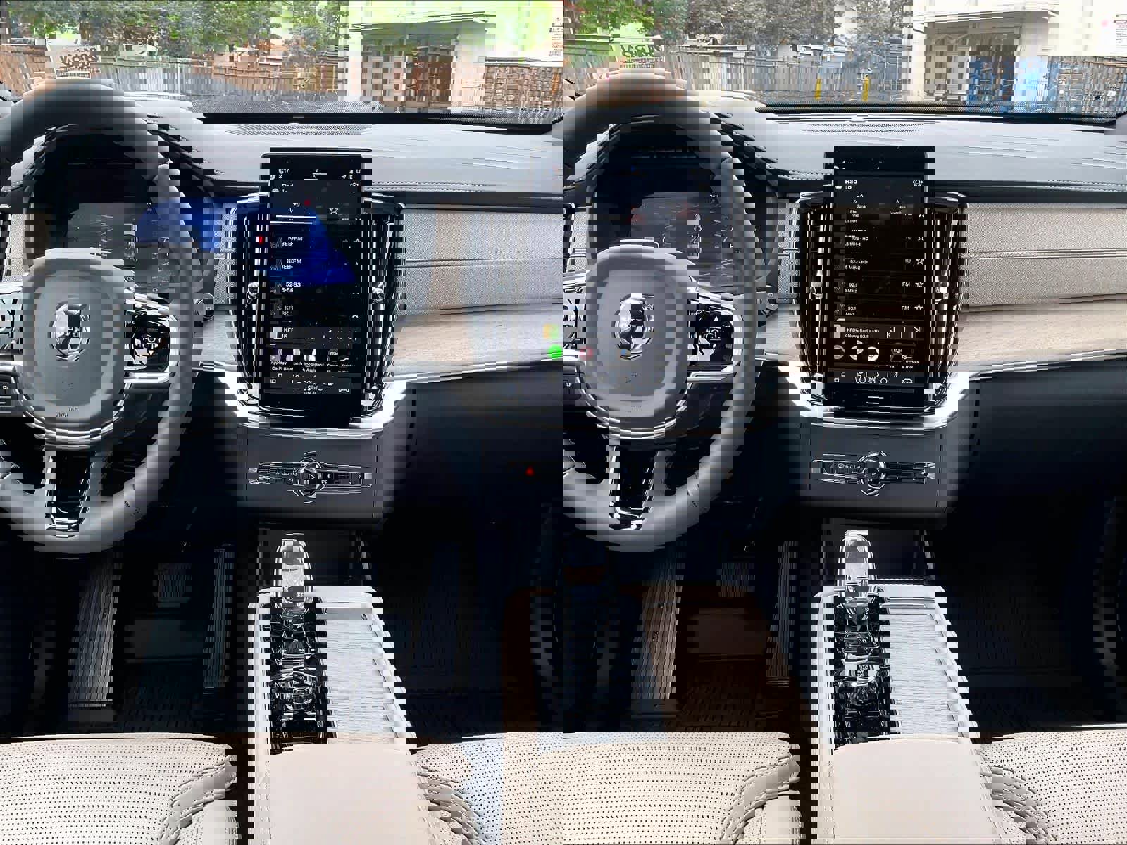 New 2026 Volvo XC90 T8 Ultra w/ Protection Package image 9