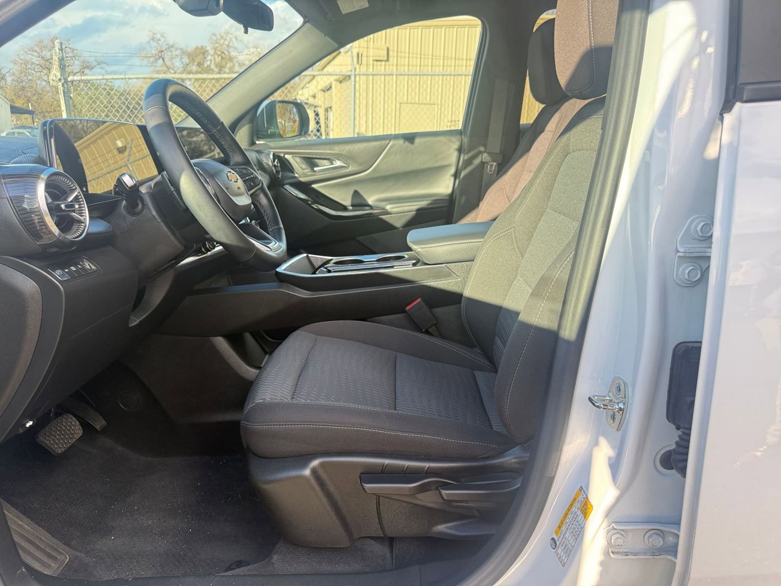 Used 2025 Chevrolet Equinox LT image 27