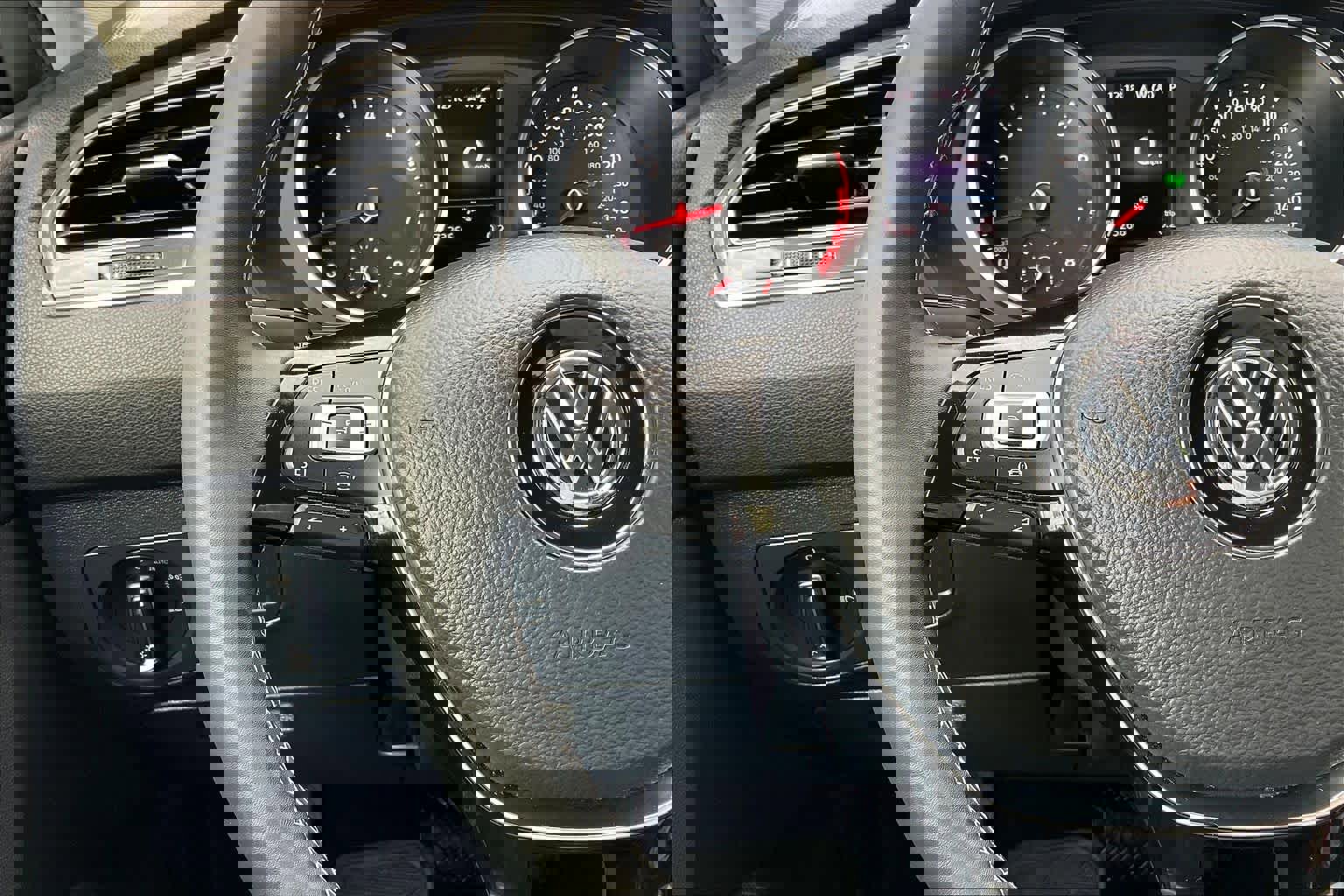 Used 2021 Volkswagen Tiguan SE image 22