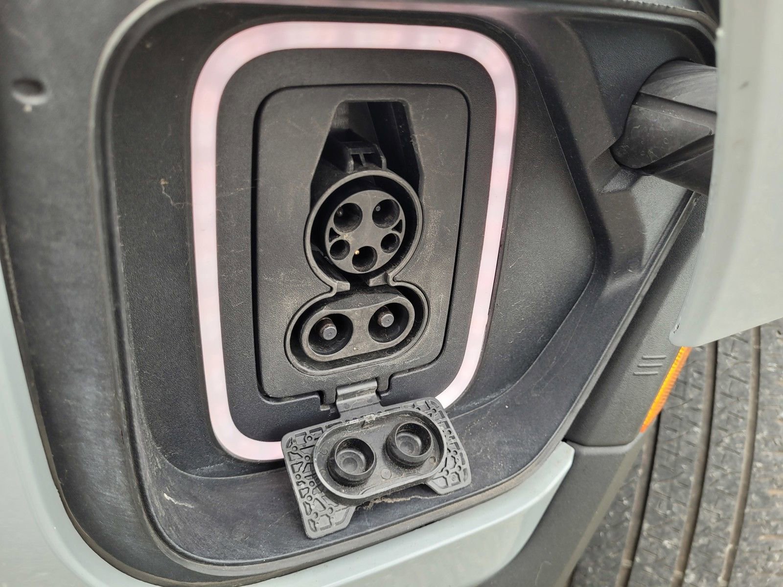 Used 2022 Rivian R1T Adventure image 10