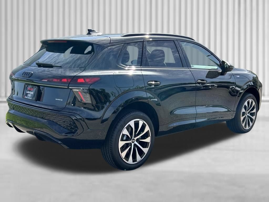 New 2026 Audi Q3 quattro 2.0T AWD/4WD image 4