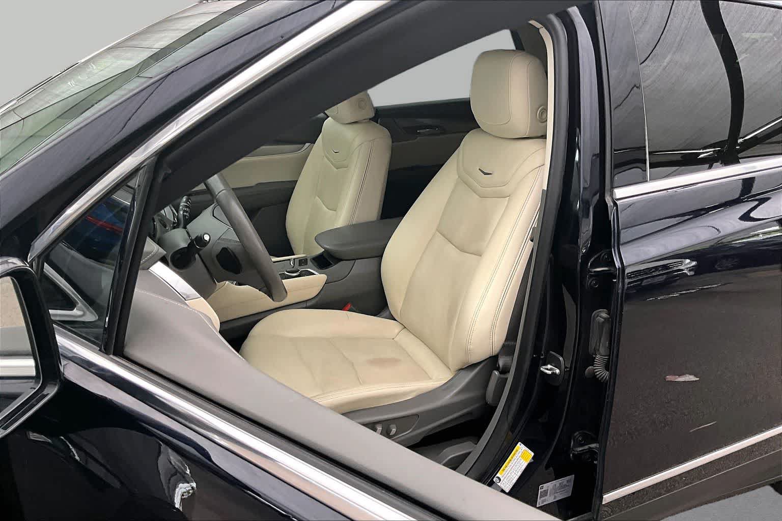 Used 2021 Cadillac XT5 Premium Luxury FWD image 8