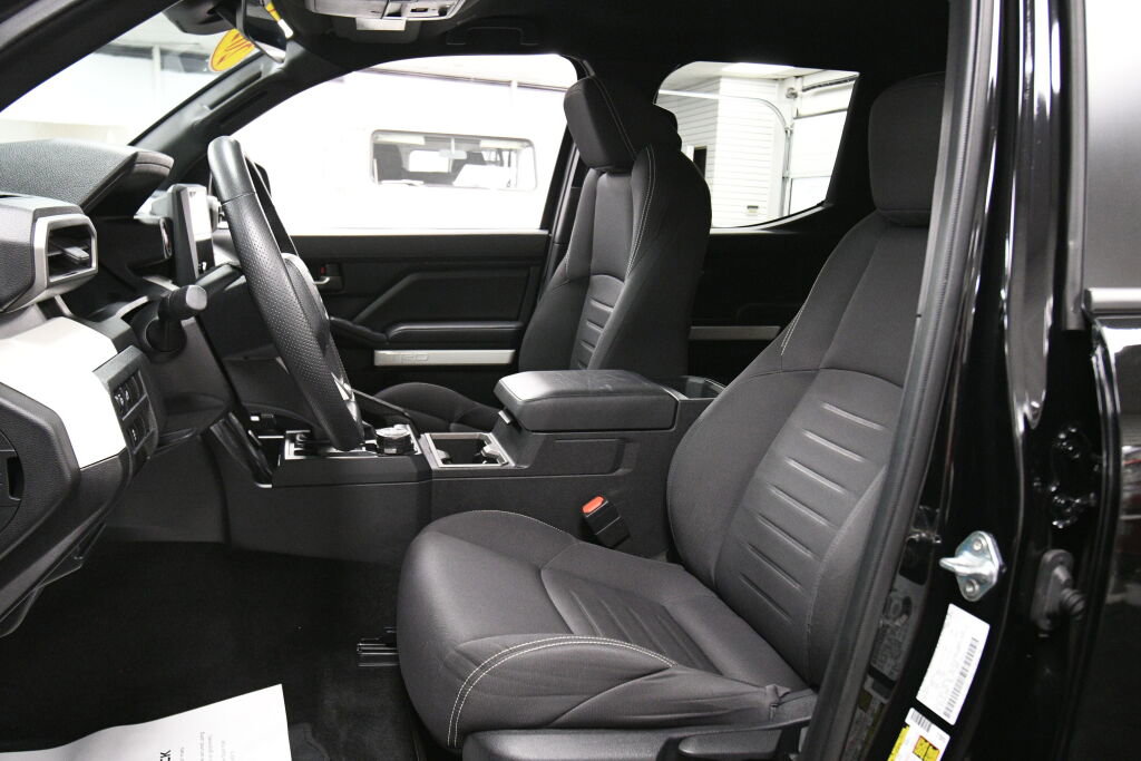 Used 2024 Toyota Tacoma TRD Off-Road image 9