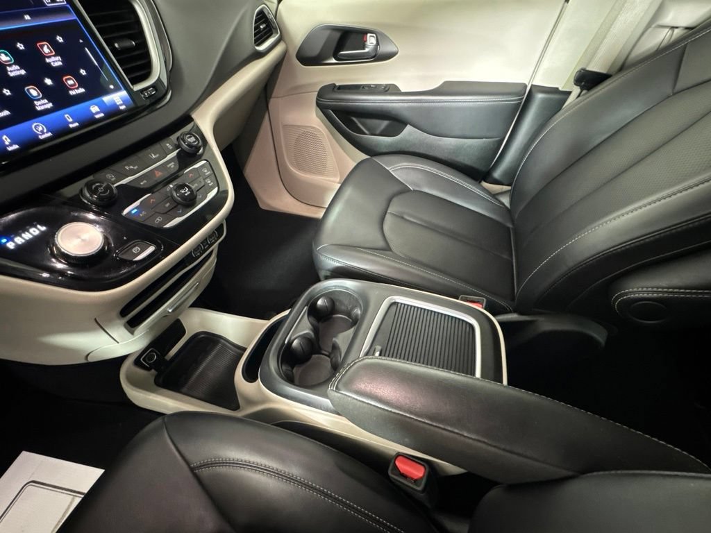 Certified 2024 Chrysler Pacifica Touring-L FWD image 31