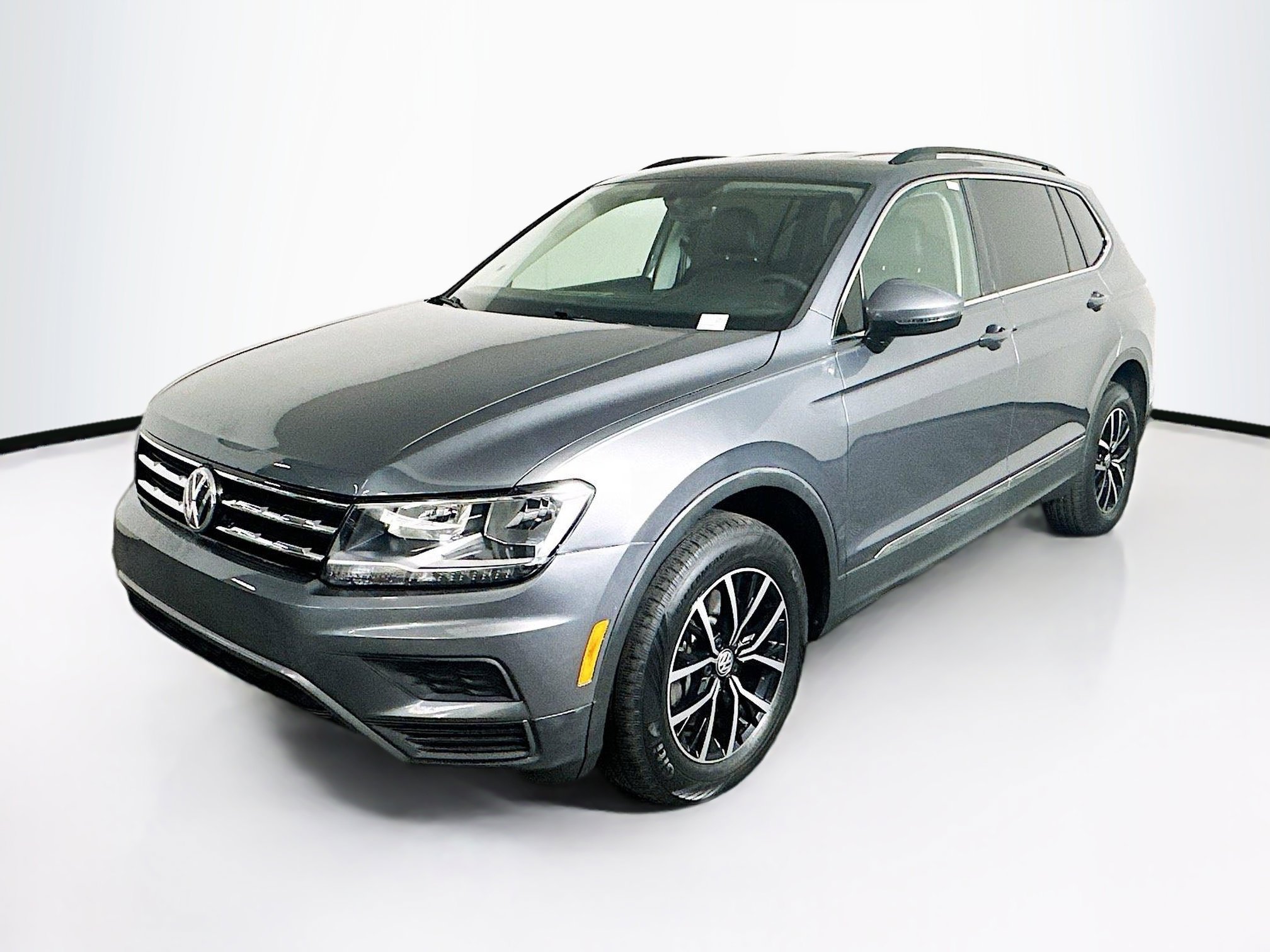 Used 2021 Volkswagen Tiguan SE FWD image 3