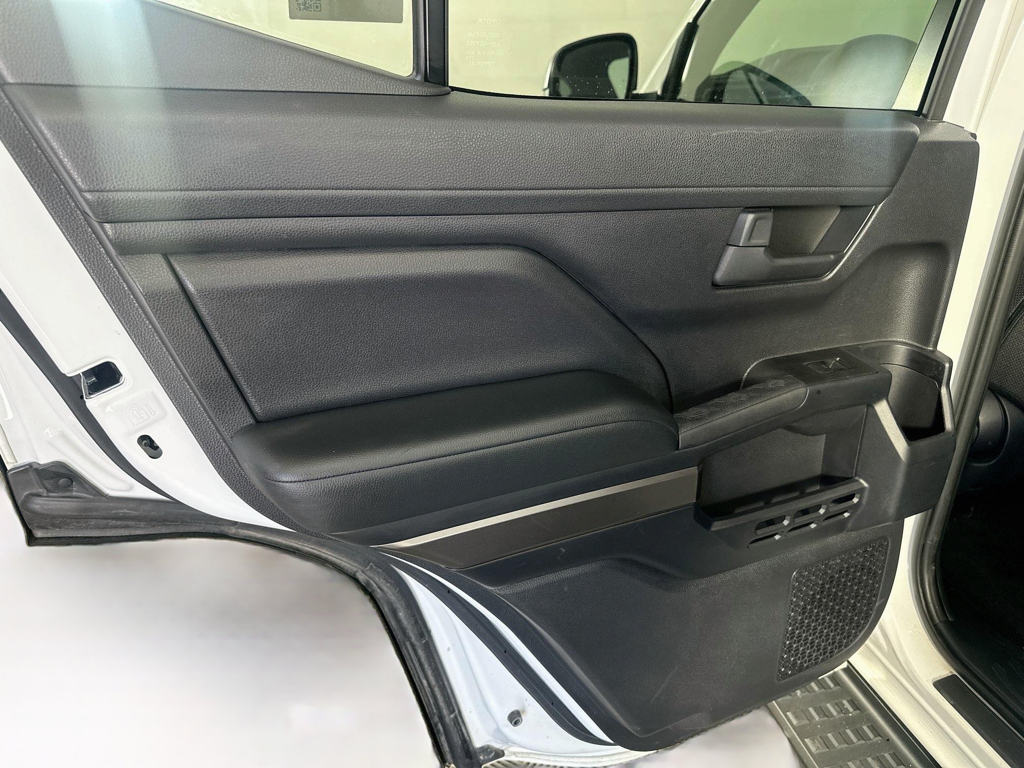 Used 2025 Toyota 4Runner SR5 AWD/4WD image 26