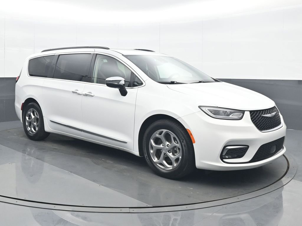 Used 2023 Chrysler Pacifica Limited image 9