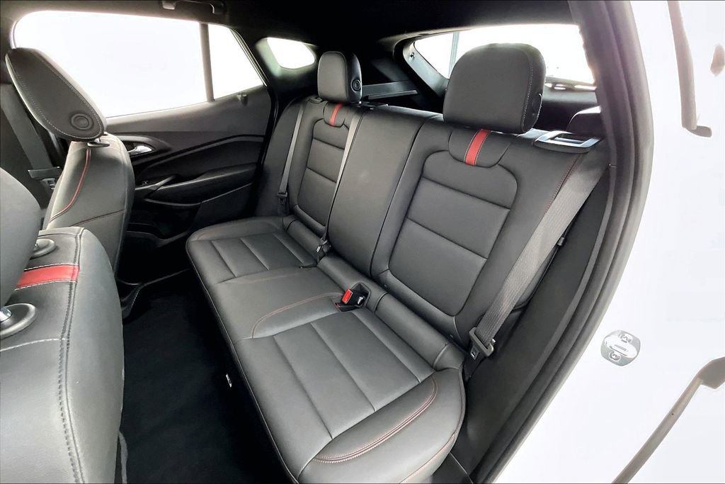 Used 2025 Chevrolet Trax RS w/ Driver Confidence Package image 32