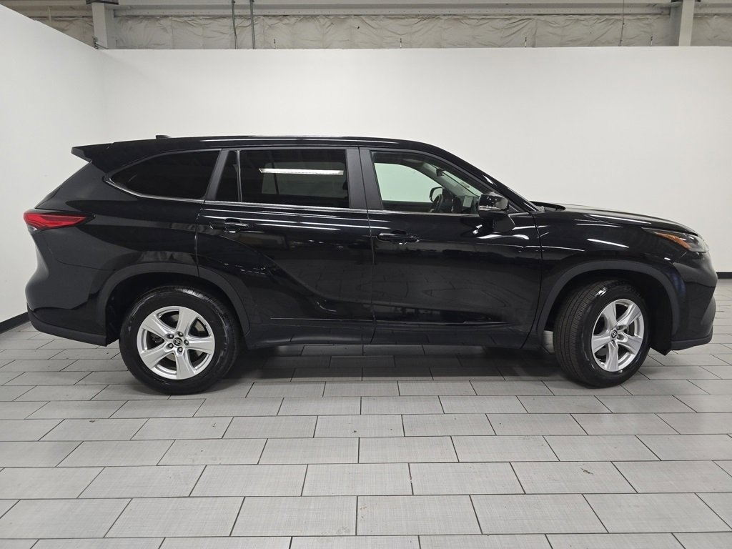 Certified 2023 Toyota Highlander L image 14