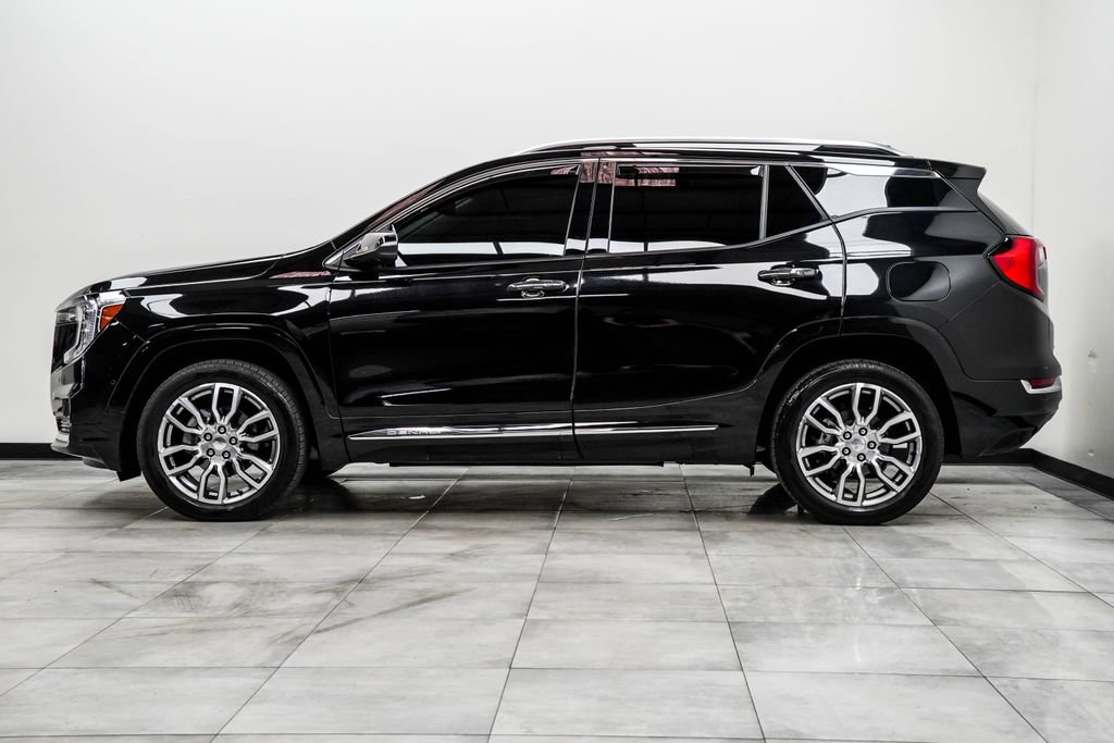 Used 2023 GMC Terrain Denali w/ Denali Premium Package AWD/4WD image 8