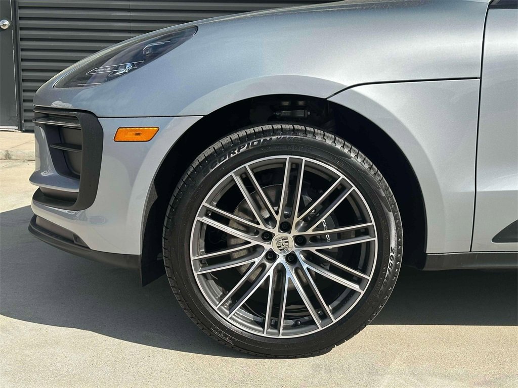 Used 2025 Porsche Macan image 12