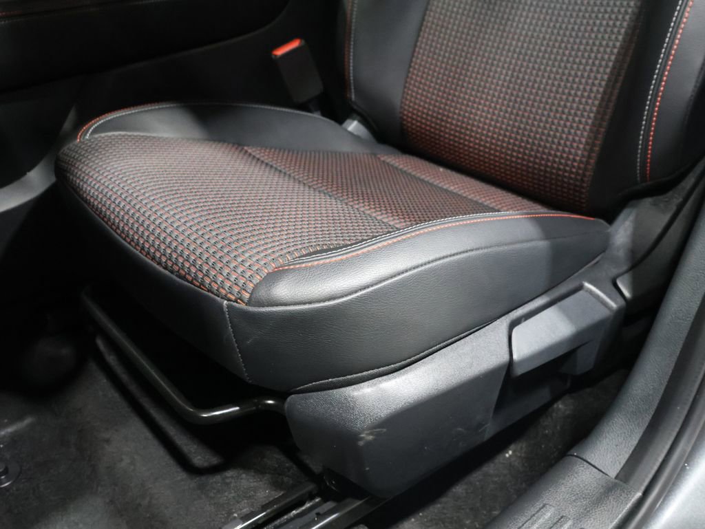 Used 2025 Nissan Kicks SR image 12