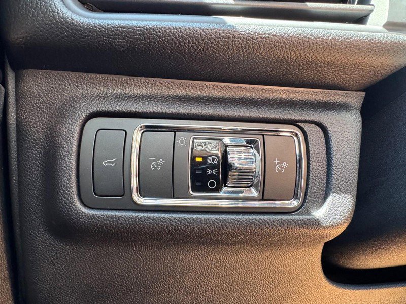 Used 2025 Lincoln Corsair Premiere AWD w/ Equipment Group 101A image 19