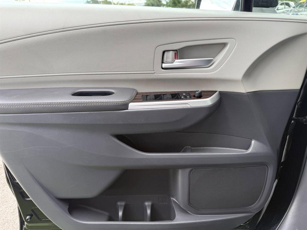 Used 2023 Toyota Sienna XLE image 35