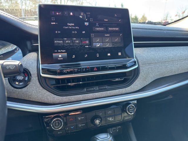 Used 2023 Jeep Compass Latitude image 12