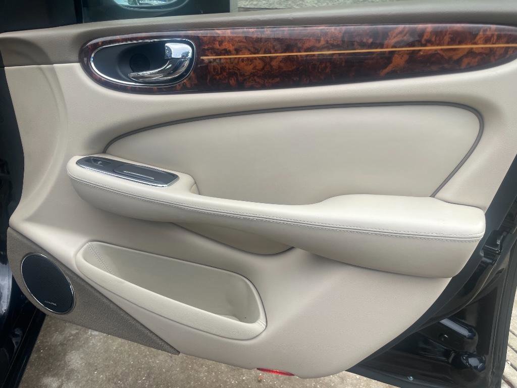 Used 2004 Jaguar XJ8 XJ8 Vanden Plas image 30