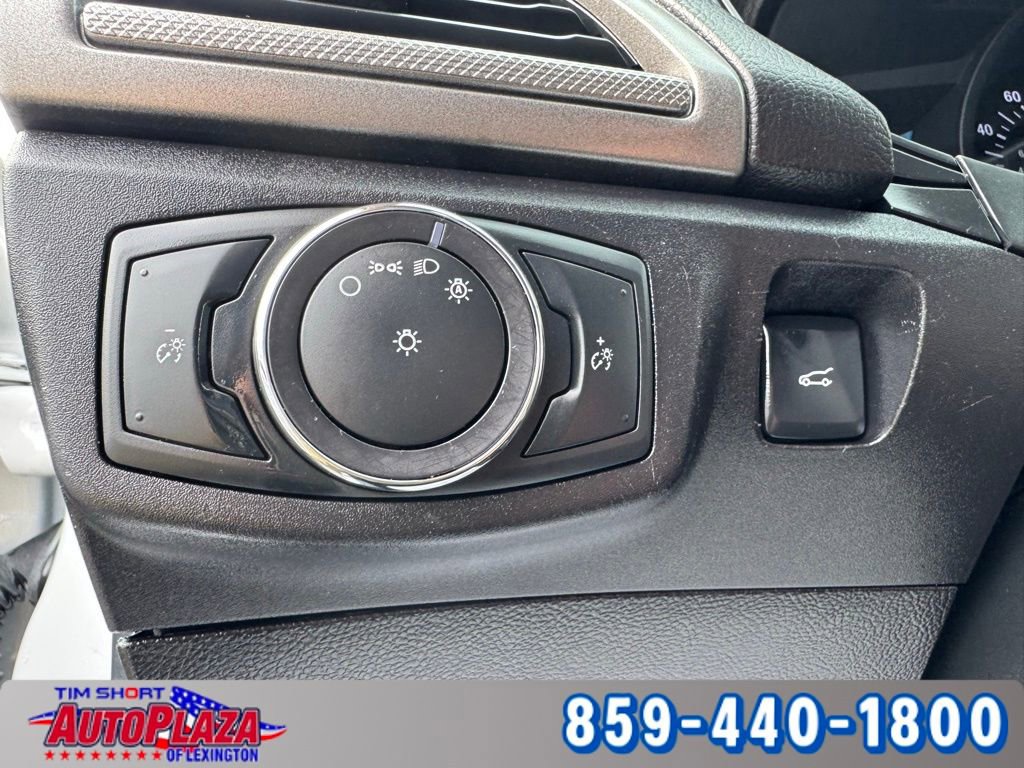 Used 2018 Ford Fusion SE w/ Fusion SE Technology Package image 23