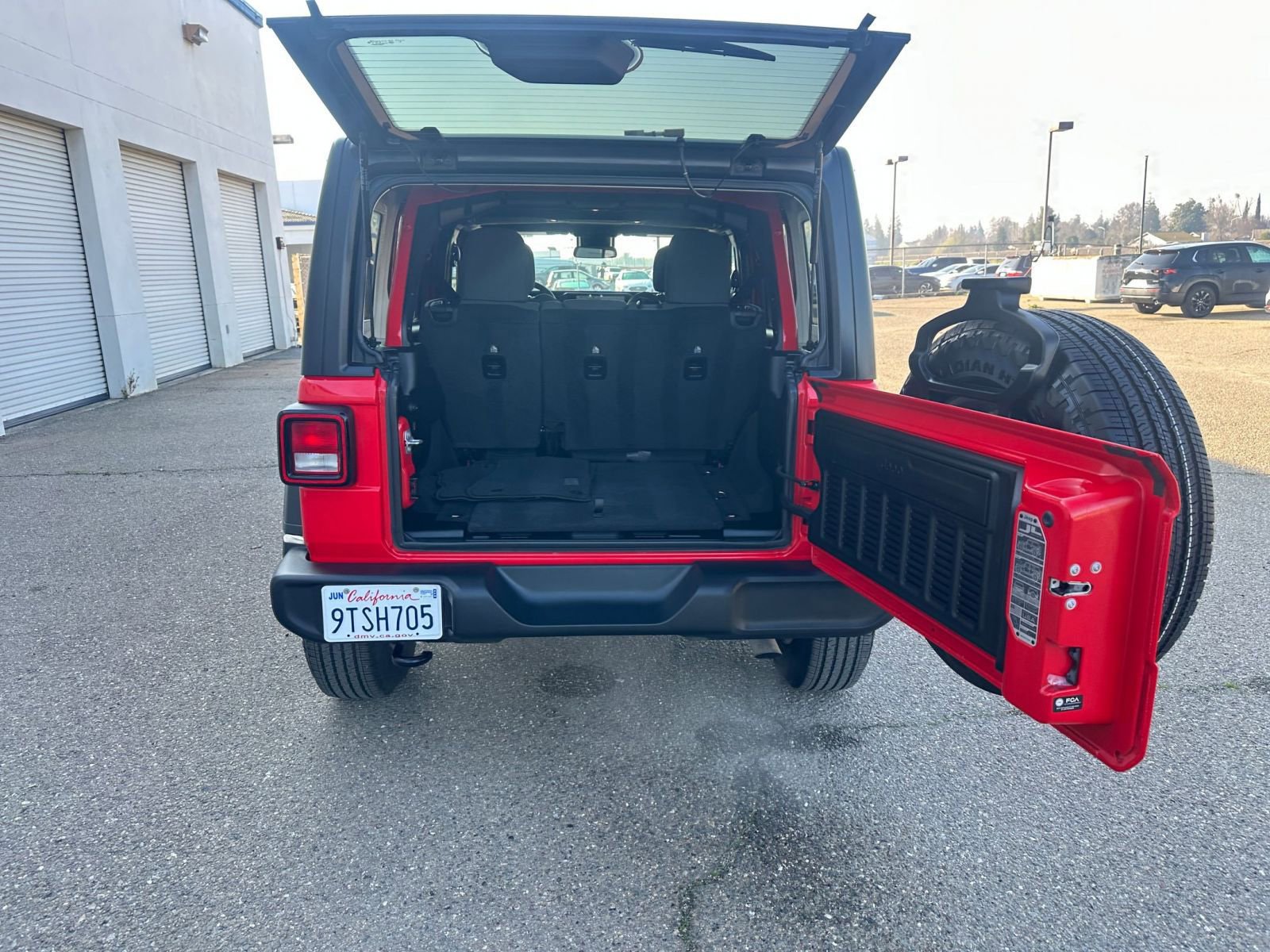 Used 2025 Jeep Wrangler Sport S image 31