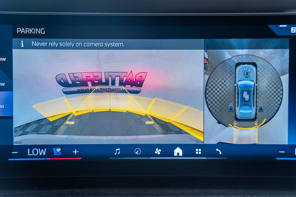 Used 2025 BMW 750e xDrive image 46