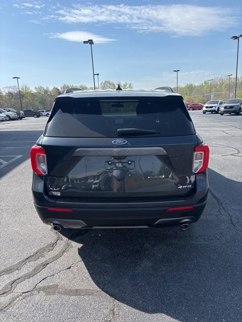 Used 2023 Ford Explorer XLT w/ Equipment Group 202A image 8