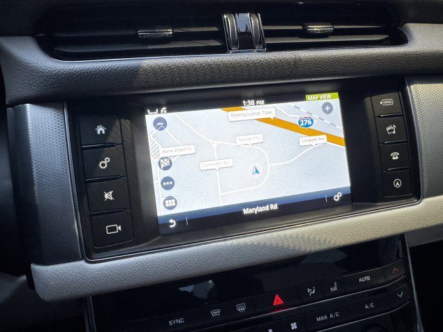 Used 2017 Jaguar XF RWD image 34