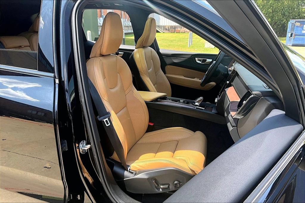 Used 2024 Volvo XC60 T8 Ultimate w/ Protection Package Premier AWD/4WD image 10