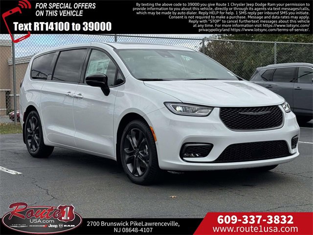 New 2026 Chrysler Pacifica Select