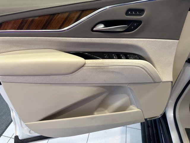Used 2024 Cadillac Escalade Premium Luxury Platinum image 10
