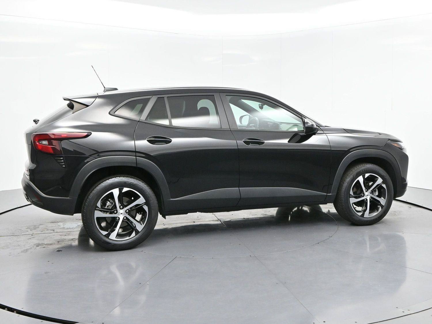 Used 2024 Chevrolet Trax RS w/ Driver Confidence Package FWD image 8