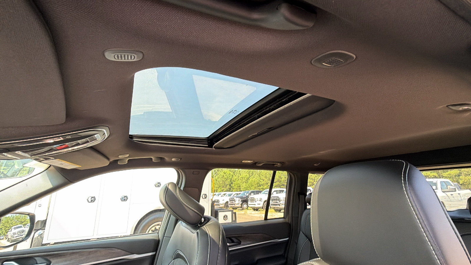 New 2026 Jeep Grand Cherokee Altitude AWD/4WD image 16
