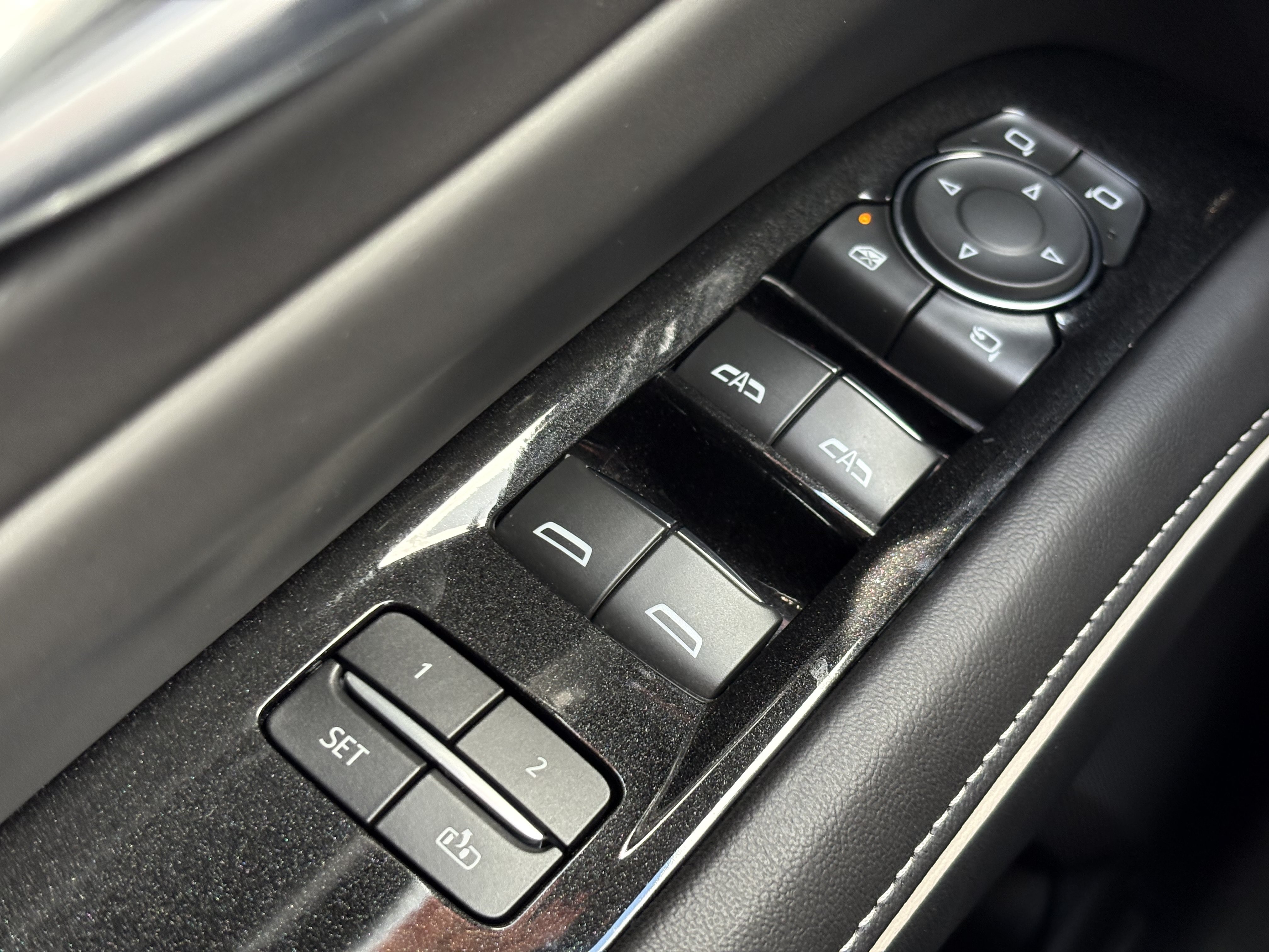 Certified 2024 Cadillac Escalade ESV V AWD/4WD image 35