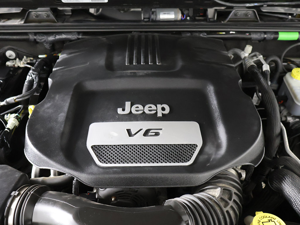 Used 2018 Jeep Wrangler Unlimited Sahara AWD/4WD image 15