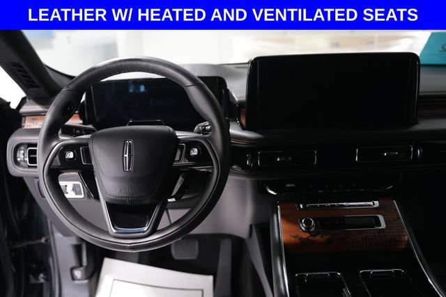 Used 2025 Lincoln Aviator Black Label AWD/4WD image 2