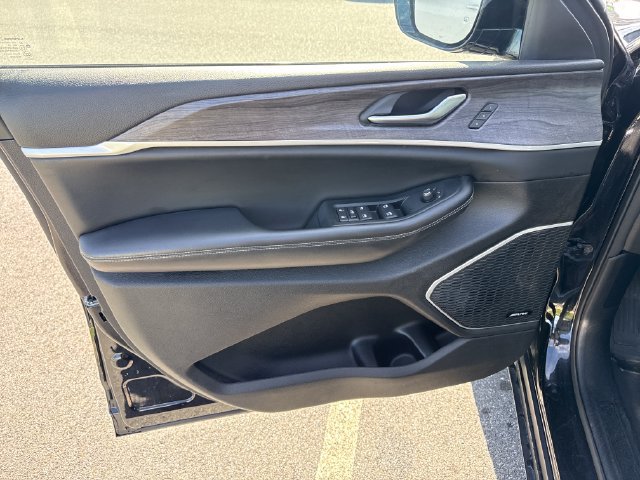 Used 2023 Jeep Grand Cherokee 4WD 4xe image 24
